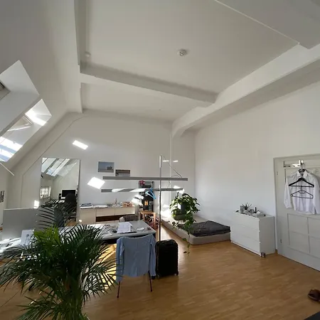Apartment Loftcharakter Mit Schoener Aussicht Ueber *